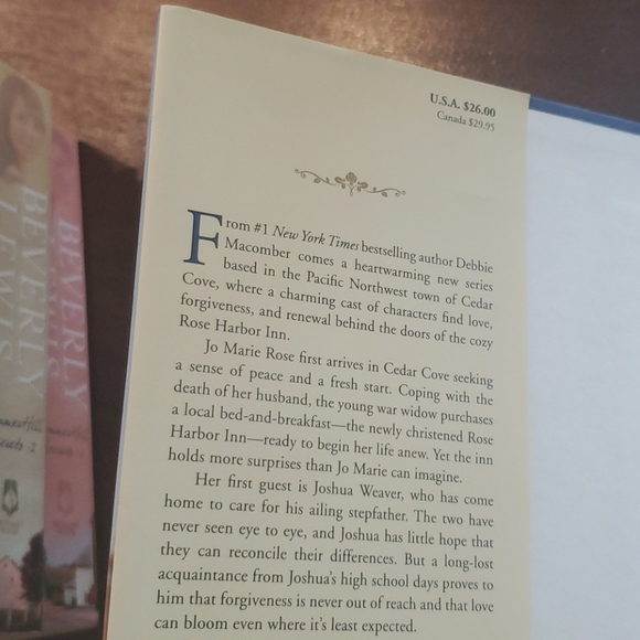 4 for $25!  The Inn at Rose Harbor Debbie Macomber - Picture 2 of 5